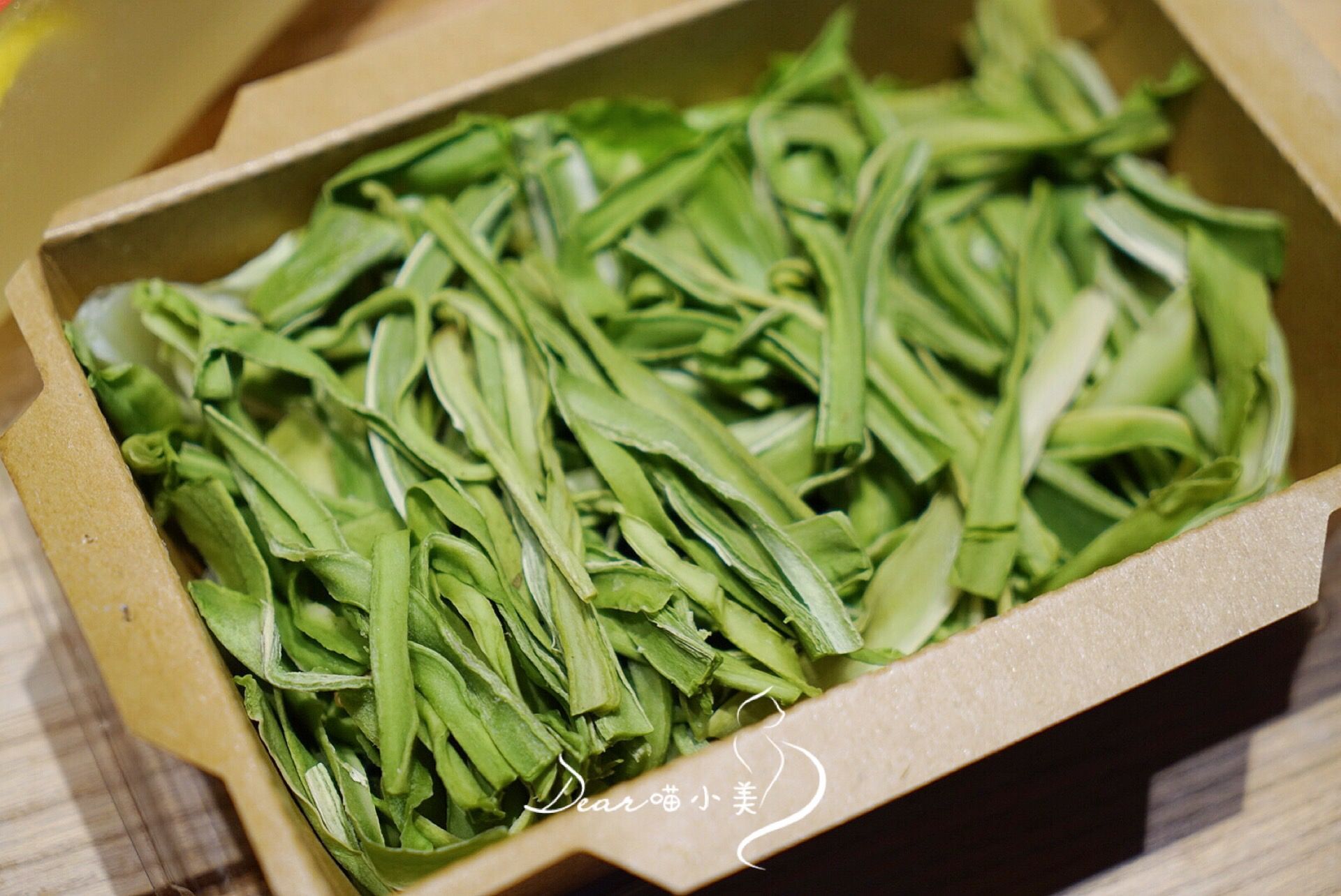 起风了降温了依然很热,起风了降温了多穿点衣服