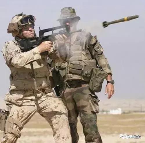 famas自动步枪是95式吗,95式步枪没有空仓挂机吗