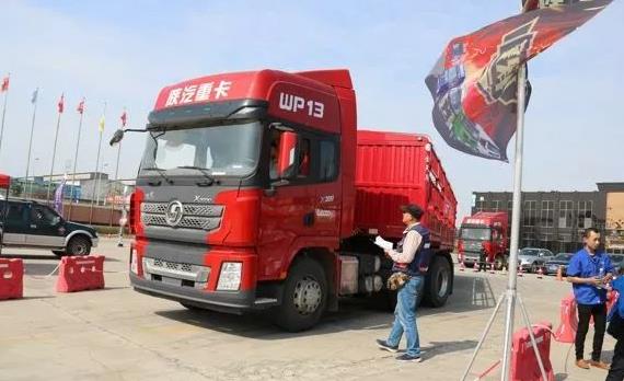 陕汽德龙x3000视频漂移,陕汽x3000最新款车驾驶视频