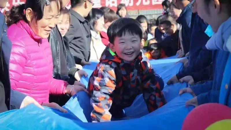 大手牵小手亲子运动会活动目的,小手拉大手一起来运动亲子运动会