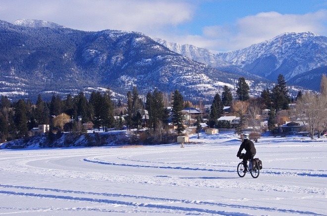 在这条世上最长的天然户外溜冰场一起skr，skr
