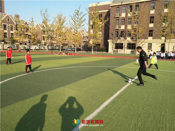 龙市小学vs联丰小学足球比赛,桃花园小学vs中尧路小学足球比赛