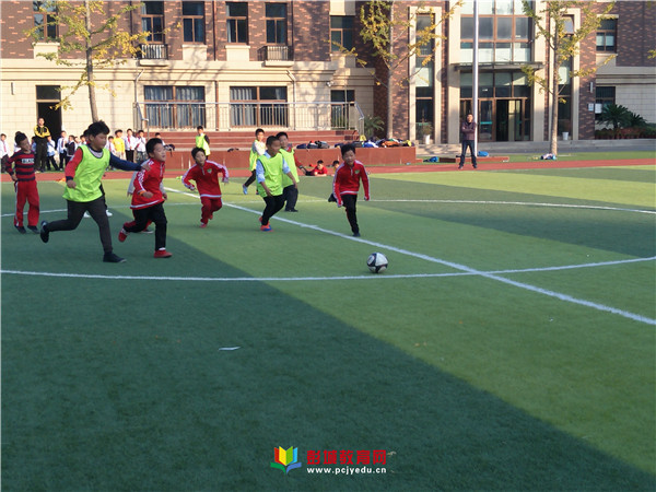 龙市小学vs联丰小学足球比赛,桃花园小学vs中尧路小学足球比赛
