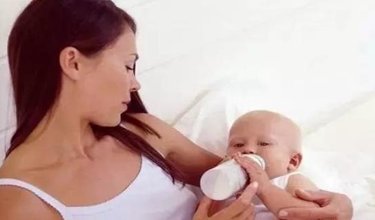 孩子喝奶粉妙招视频,一岁宝宝不喝奶粉快速解决