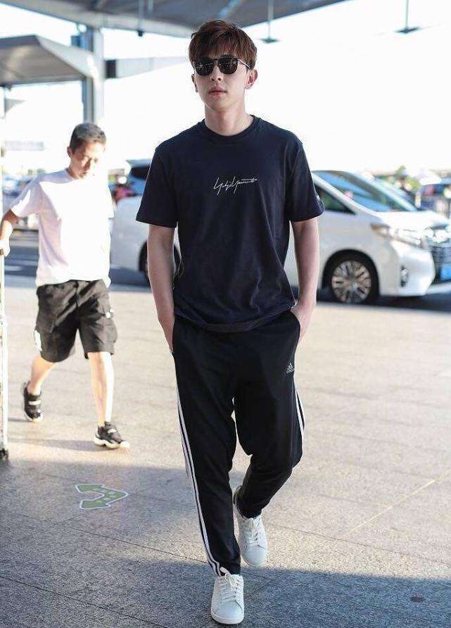 这种又舒适又时髦的卫裤请给我来一打好吗？