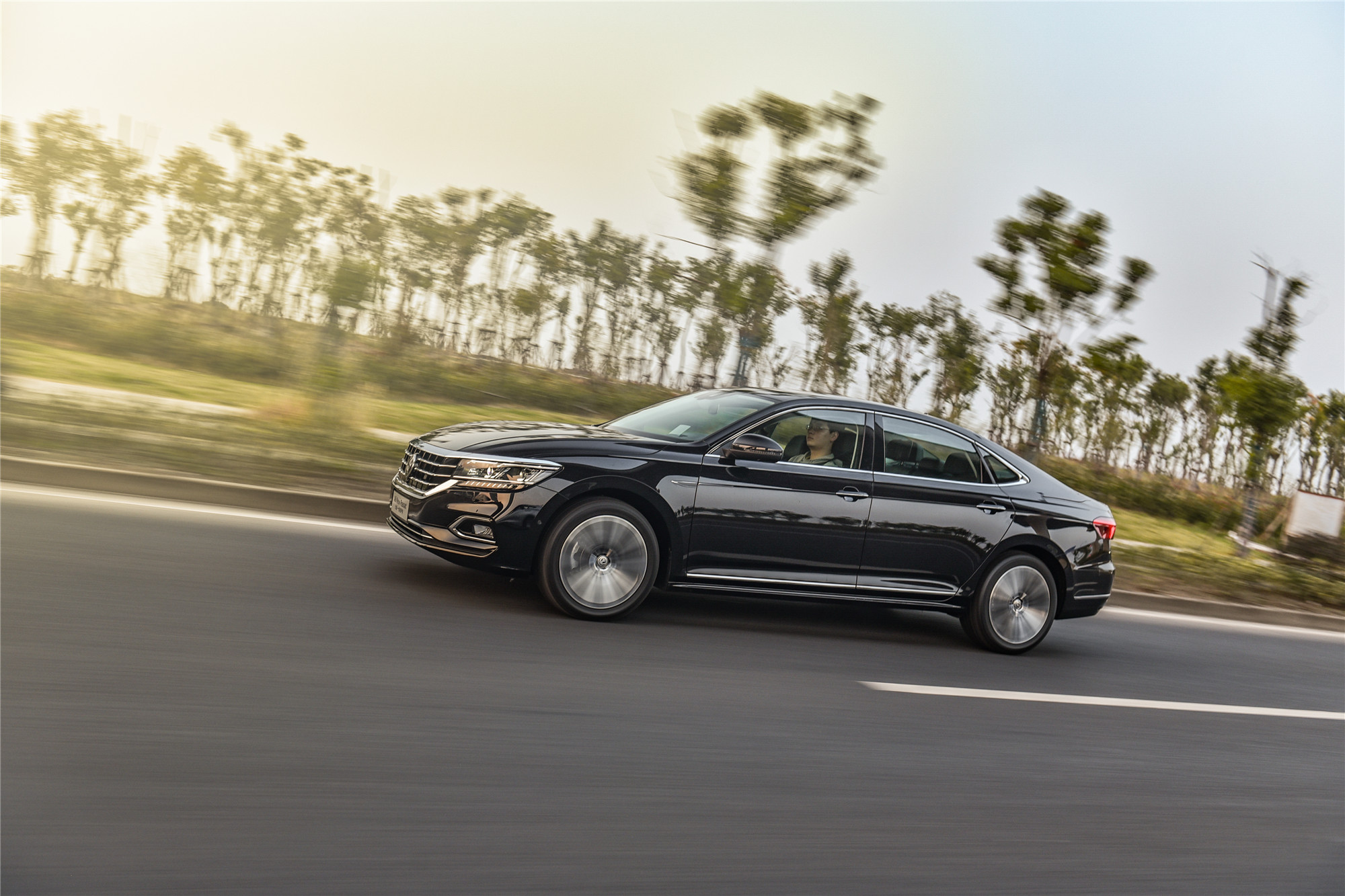 帕萨特途昂怎么选,途昂和帕萨特对比