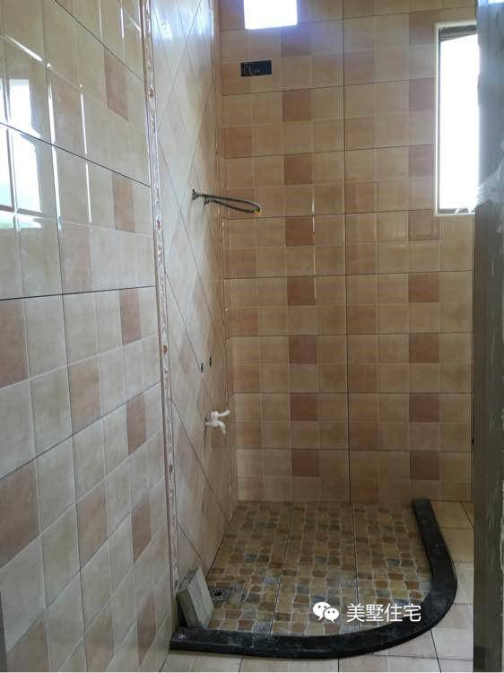 农村三层自建房旧房改造全过程,农村旧房翻修屋顶造别墅