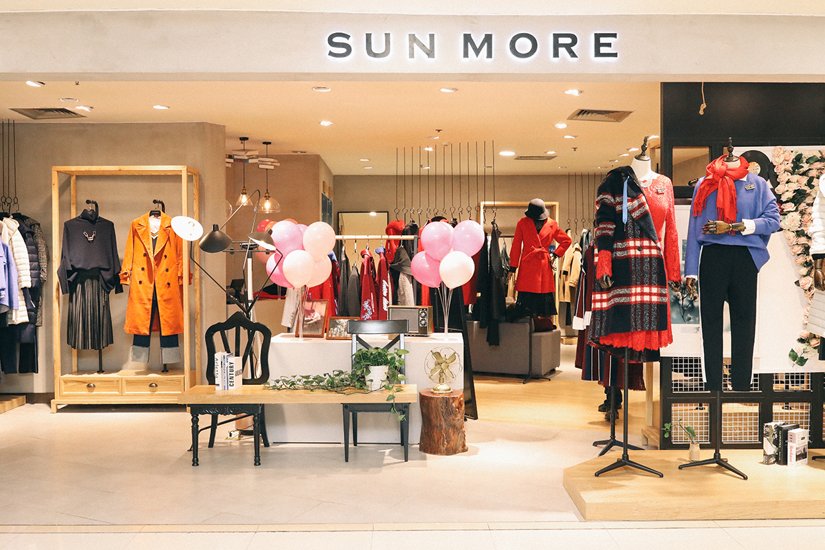 重庆网红打卡解放碑,打卡网红地洪崖洞解放碑