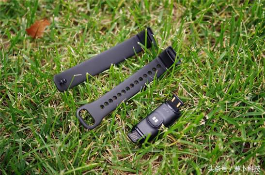 乐心手环5VS荣耀手环4：都说要搞定专业健身+购物？