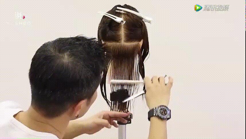 剪发时怎样才能快速弄干净碎发,零基础女士长碎发剪发教程