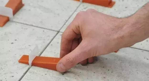 屋顶花园地砖做勾缝还是美缝,白水泥勾缝和美缝有什么区别