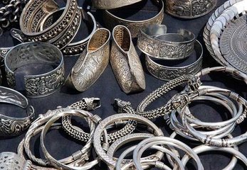 彝族银饰加工过程,凉山彝族银饰手工技艺