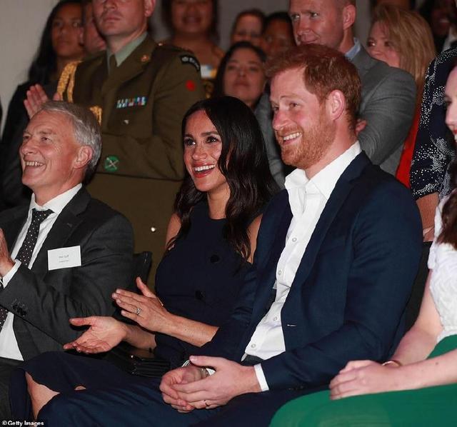 梅根王妃豆沙色口红,梅根红色口红