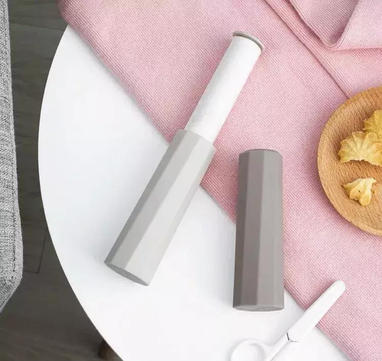 去除大衣灰尘的神器,快速简单去除羊绒大衣粘毛的妙招