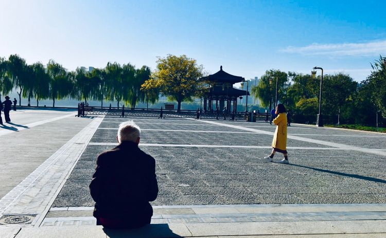 秋到上阳宫，黄叶蓝天高宫阙，皇帝都赞的美景，免费你都没去看？