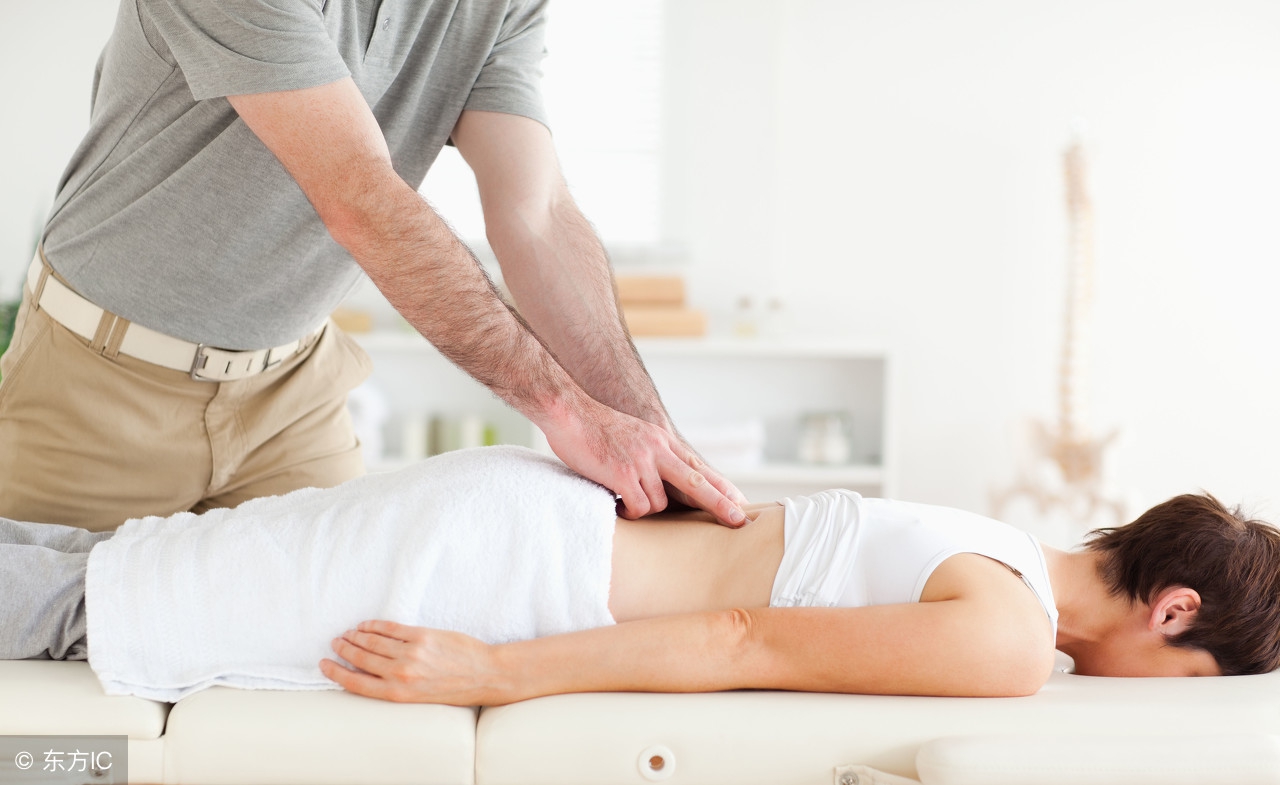 「父母问答」抚摸孩子哪些部位可以化解情绪？