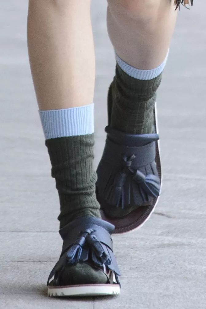 袜子怎样搭配才够舒适够时尚,袜子时尚搭配