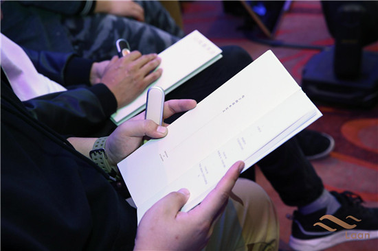 号称中国*子烟电**中的Apple，宣传的很到位，好不好，要等烟友亲测