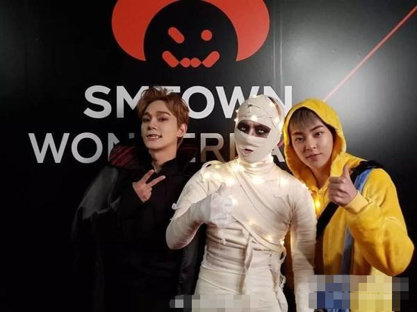 白宇万圣节地铁站发糖哈文朋友圈首次发声