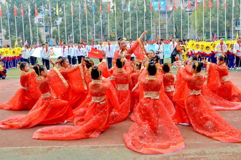 恩施市实验小学足球比赛,建始县实验小学2023运动会