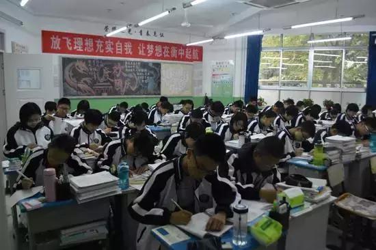 凌晨五点的衡水中学和北京四中,你见过凌晨5点的衡水中学吗