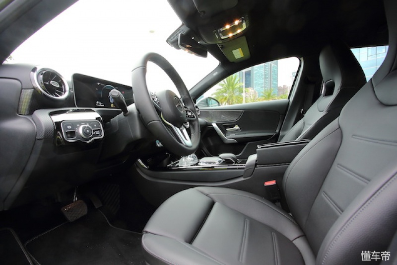 奔驰a200掀背车,试驾车解析