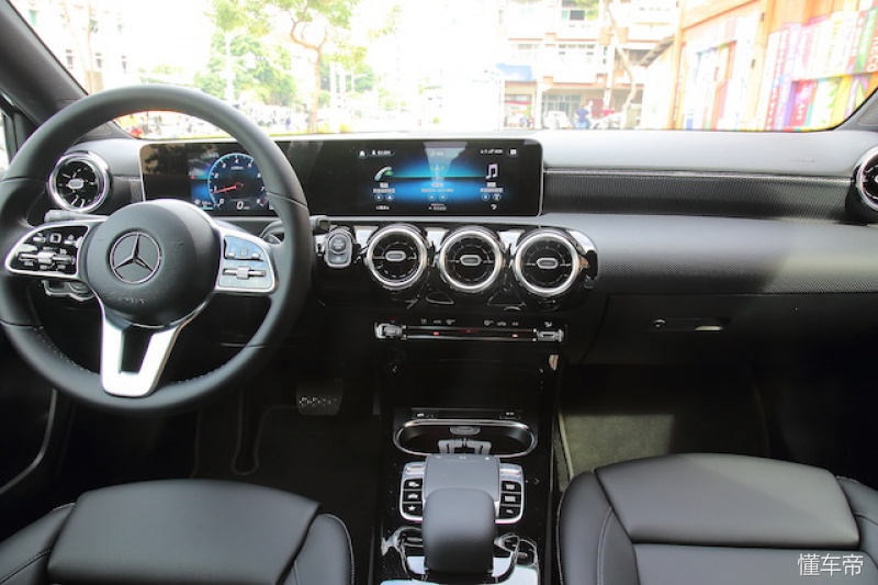 奔驰a200掀背车,试驾车解析