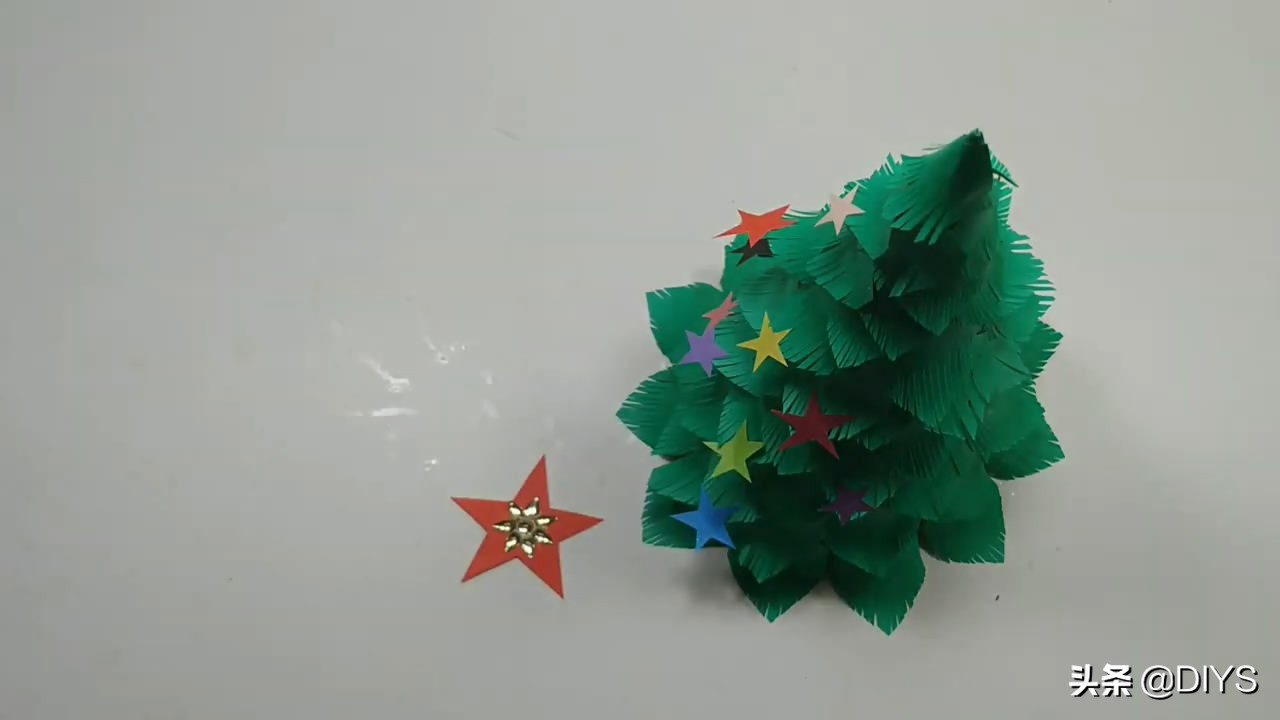 手工圣诞树剪纸制作幼儿园,四个圣诞树连在一起剪纸教程