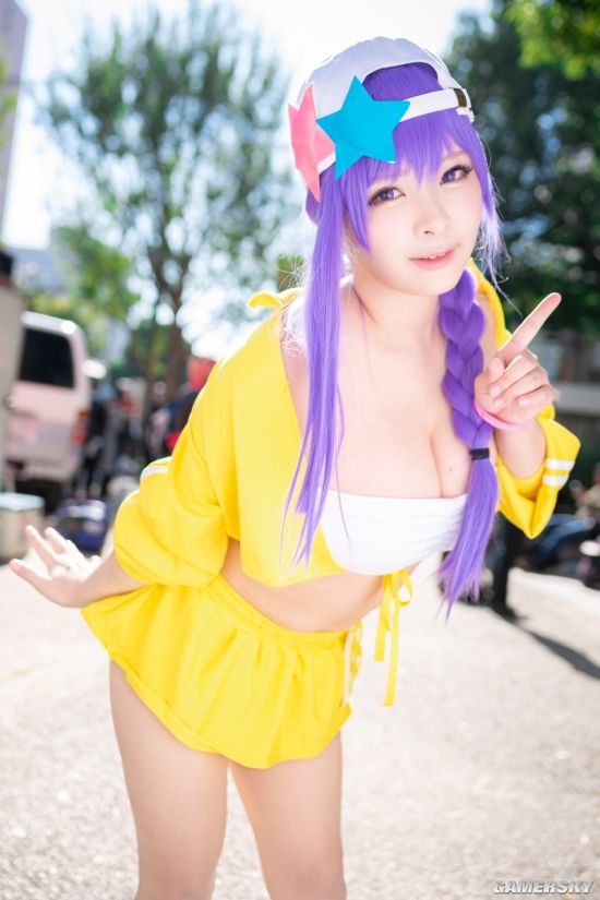 上围塞满整个衣服肉感十足的日本萌系小姐姐