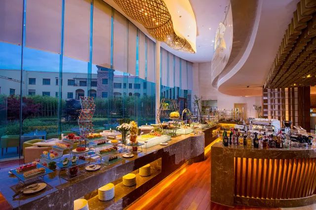 ¥599/套起!栖息30只孔雀!竹海环绕避世酒店竟全部用竹子造