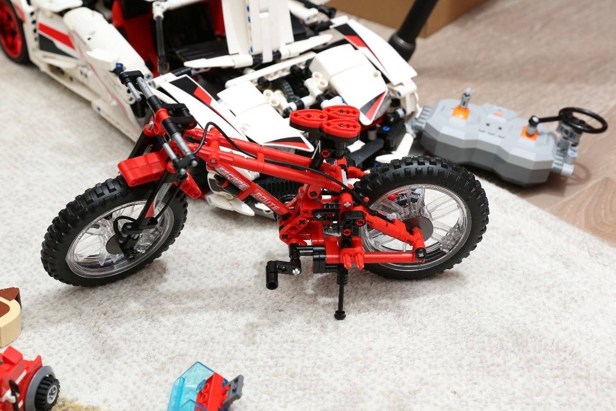 乐高新手拼搭700多颗粒的积木,乐高大块积木拼搭