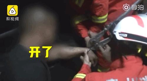 手铐打不开找警察帮忙,手铐打不开求助消防员