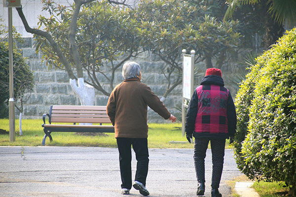 关节积液是什么组成的,关节囊积液与关节积液的区别