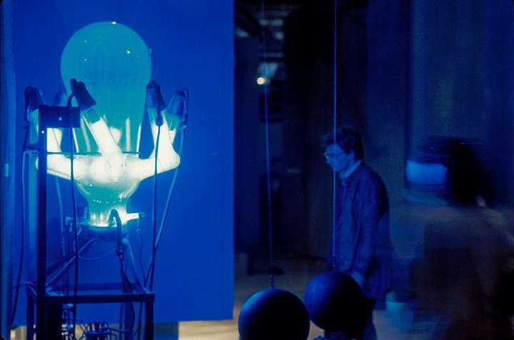 最敢挑战人性的行为艺术家，在网上教你思考一颗石头