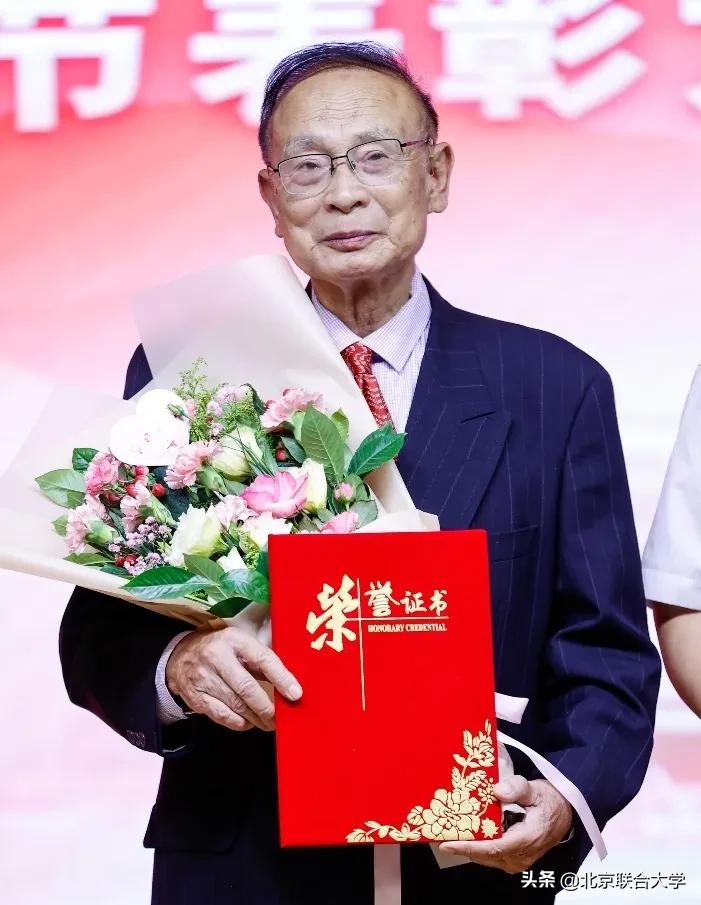 一本教材多少字,一本教材大概多少斤