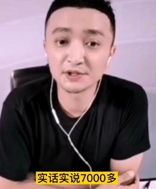 央视主持人朱迅年收入多少钱,主持人朱迅今年多少岁及家庭背景