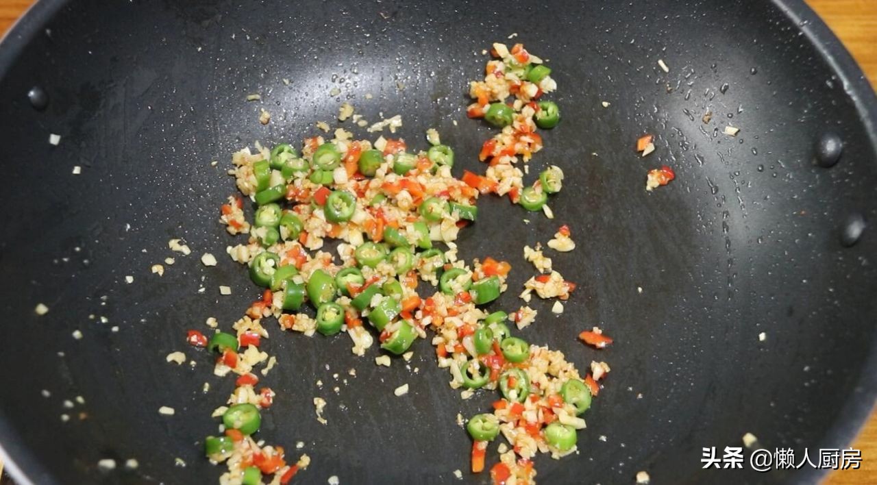 红烧泥鳅不放辣椒的家常做法视频,不放辣椒教你泥鳅鱼怎样烧才好吃