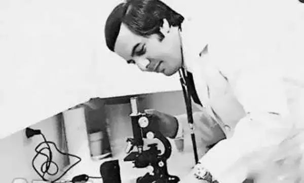 这个宇宙级*子骗**骗过了全世界,最终却败给了爱情!