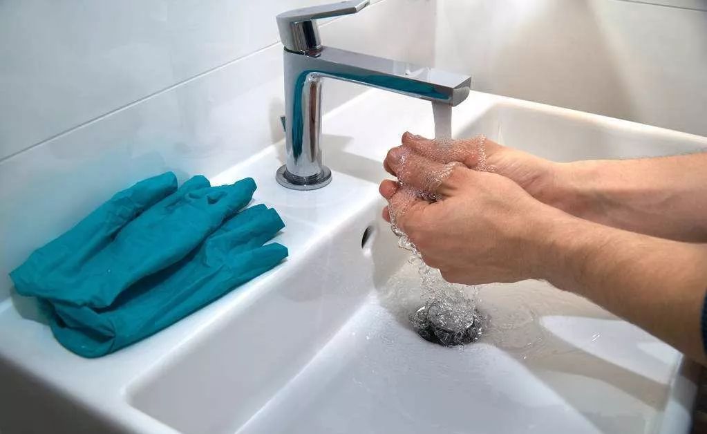 应对新冠用什么消毒,冠状病毒肺炎在家用什么消毒药水