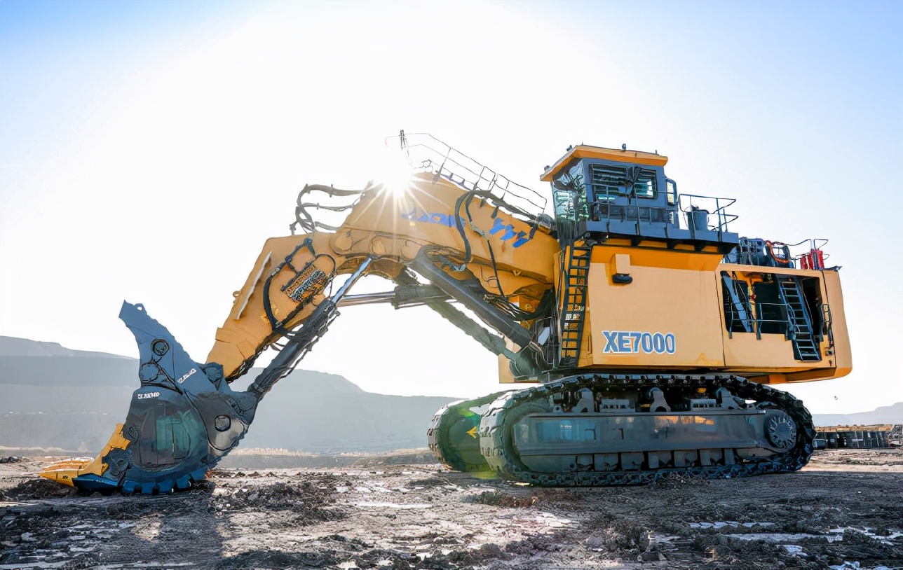 中国最大挖掘机一斗800吨,世界上最大挖掘机一天铲平一座山