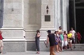 开心一刻gif下雨天,搞笑gif笑到肚子疼意外瞬间特辑