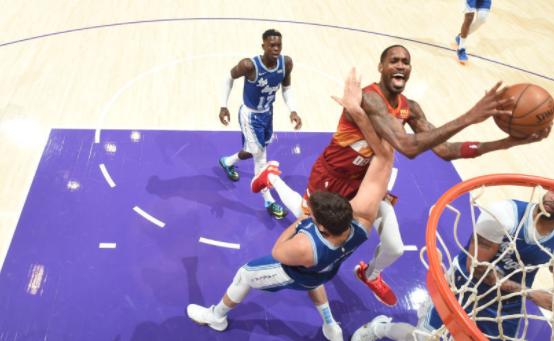 施罗德鱼跃式救球雷霆,施罗德鱼跃救球原声