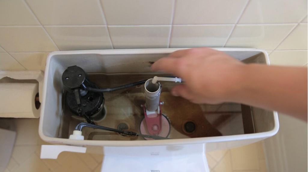 怎样让马桶水箱冲一半的水,虹吸马桶和直冲马桶省水