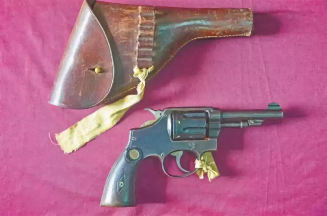 今天，缅怀“军神”*伯承刘**元帅