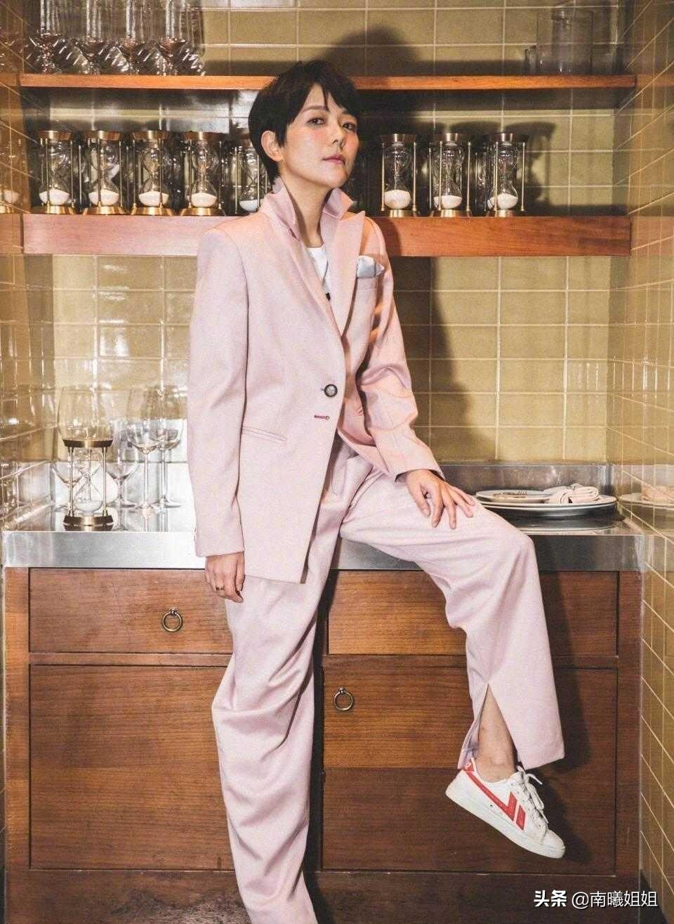 龚俊鞋子回力祥云款,龚俊回力鞋显脚大