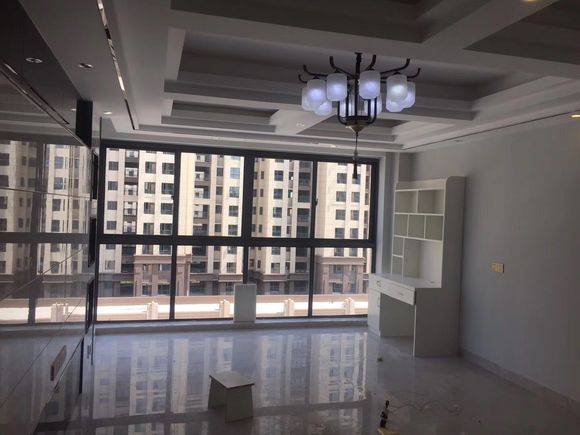 全包只花了11万，连床都是木工现场包做，打扫干净就差沙发电视了