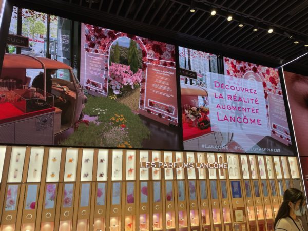 穿梭于“AR花海”兰蔻沉浸式AR购物体验