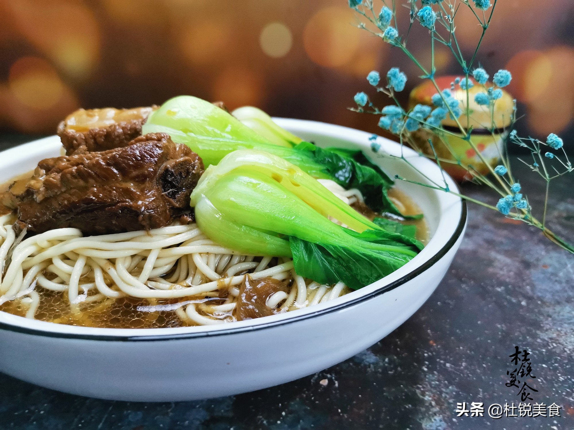 鲜面条怎么煮才能劲道爽滑,煮面条时水错了3点面条爽滑劲道