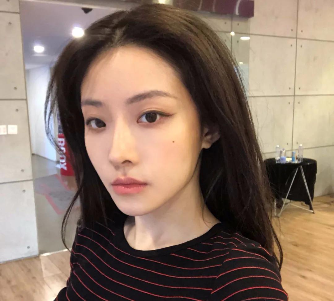 你的五官看起来很好画,你的五官是什么风格