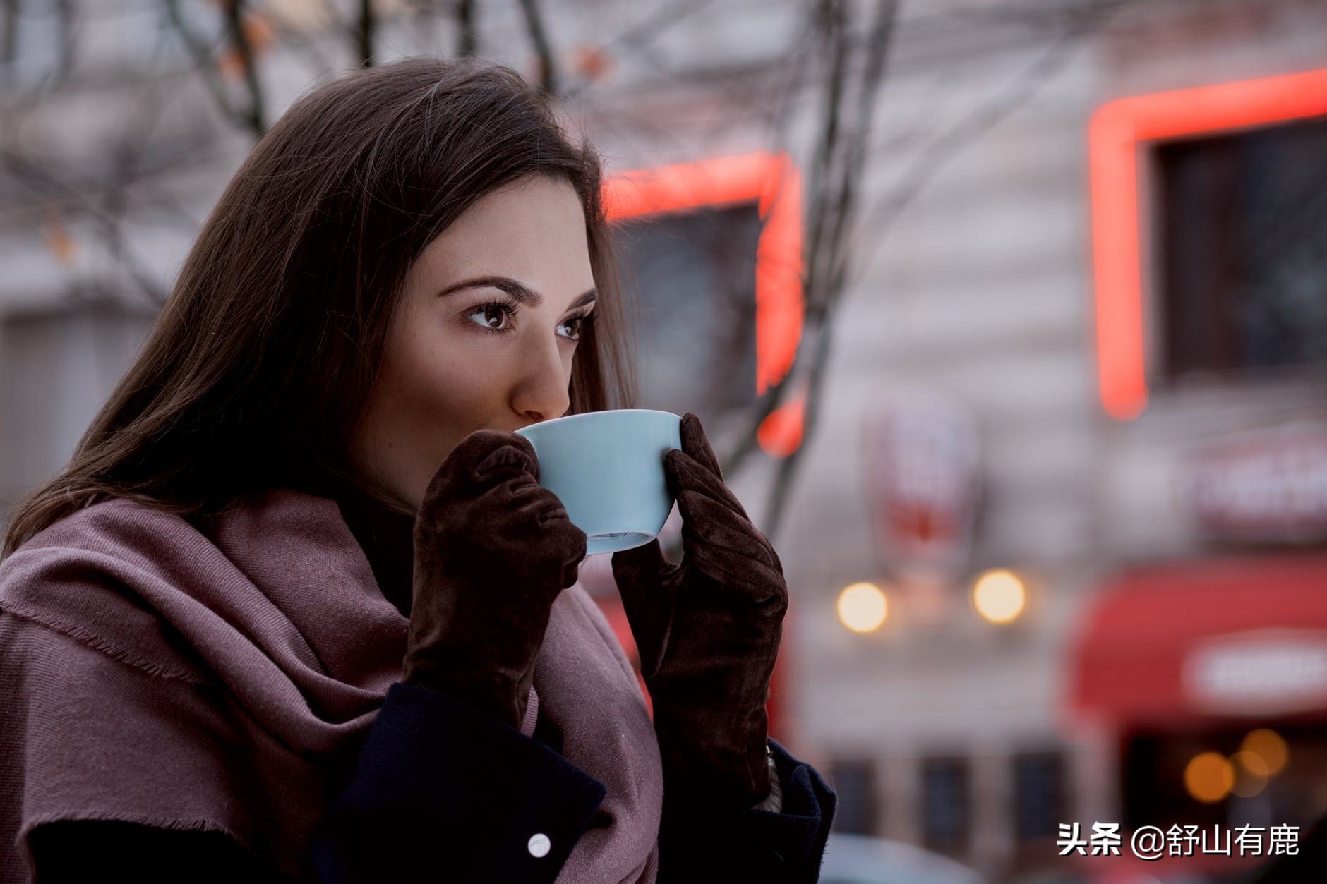 老人借钱10万不还怎么办呢,老人借钱给人要不上怎么办